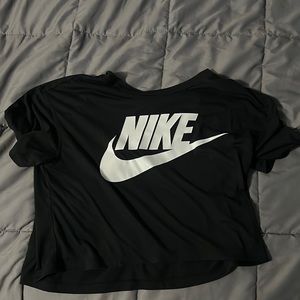 cropped nike tee